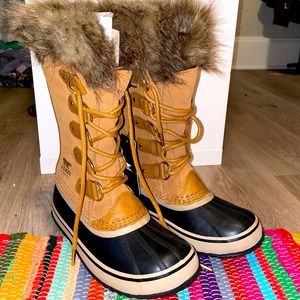 Size 7 Joan of Arctic Boots, Never Worn